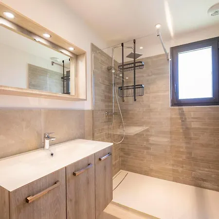 18 * Porto-Vecchio (Corsica)