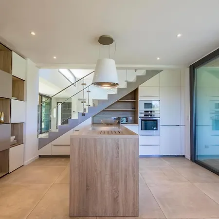 18 Villa *