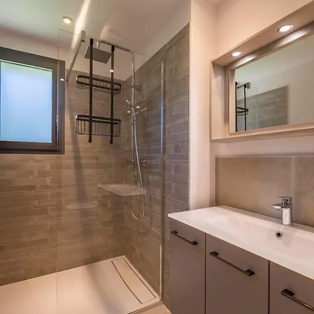 Villa 18 *